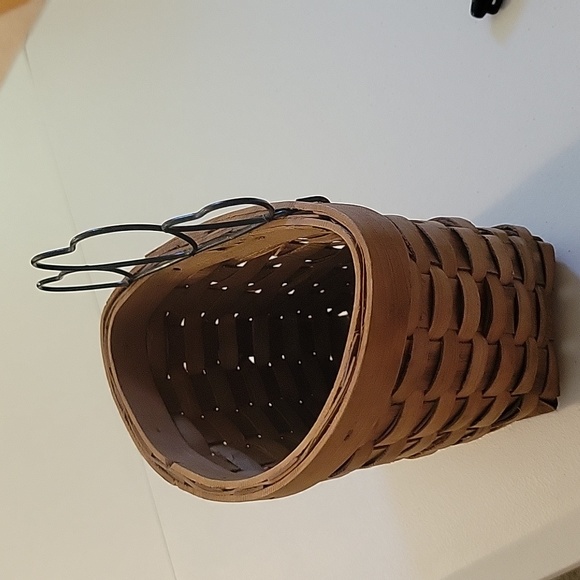 ● Vintage Wicker Basket with Hearts - Picture 3 of 8